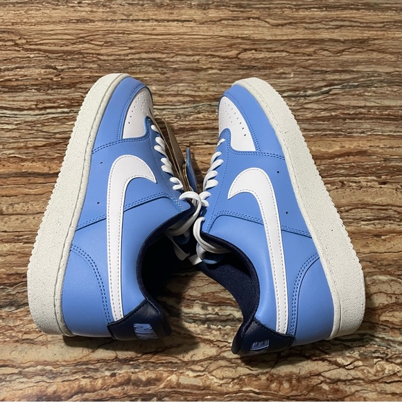 Nike - Picture 15 of 17